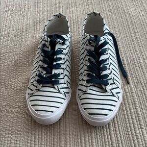 Sneakers dark green and white. Size 10.